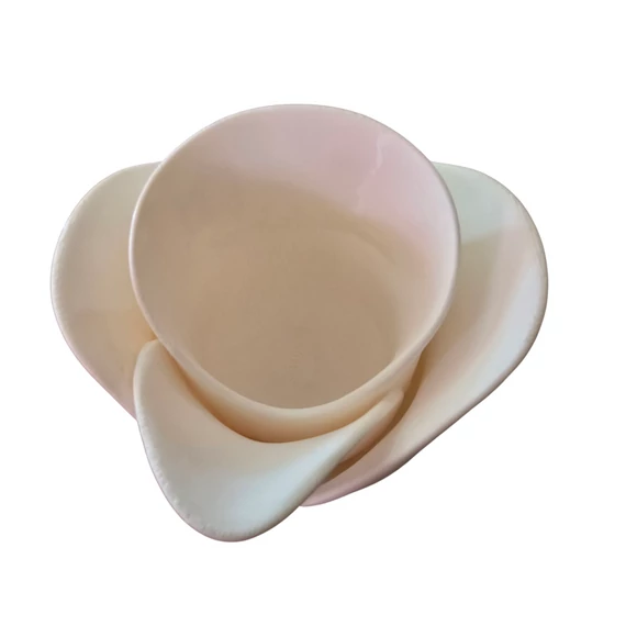 Tulipán alakú 3D nyomtatott váza vízálló PETG műanyagból, enyhe színátmenettel